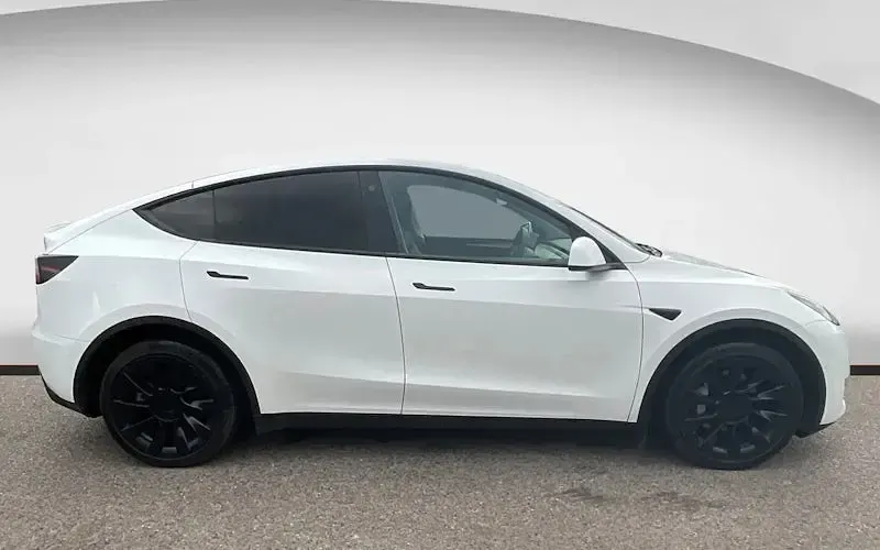Used Tesla Model Y Long Range AWD 286 kW (389 HP) 2025 SUV