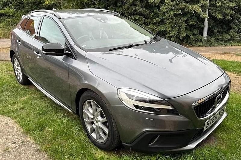 Used 2016 Volvo V40 CC Pro Estate | £9,788 (Fair price) - Image 1/1