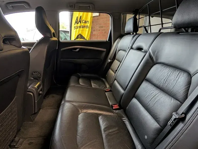 Usado Volvo XC70 SE Lux 163 HP (119 kW) 2013 Dourado Carrinha