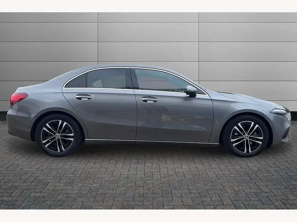 Używany Mercedes A200 Executive 161 KM (118 kW) 2025 Szary Sedan/Limuzyna