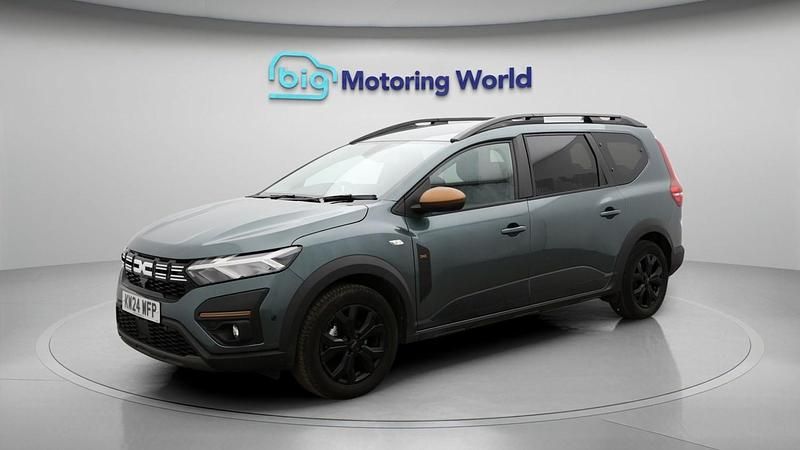 Used Dacia Jogger Extreme 141 HP (103 kW) 2024 Green MPV