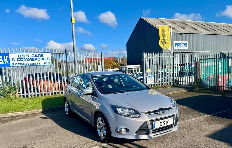 Used Ford Focus Zetec 115 HP (84 kW) 2012 Silver Hatchback