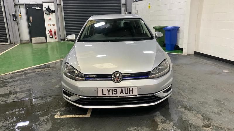 Used VW Golf VII SE 130 HP (95 kW) 2019 Silver Hatchback