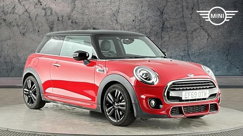 Used Mini Cooper Hatch 134 HP (98 kW) 2019 Red Hatchback