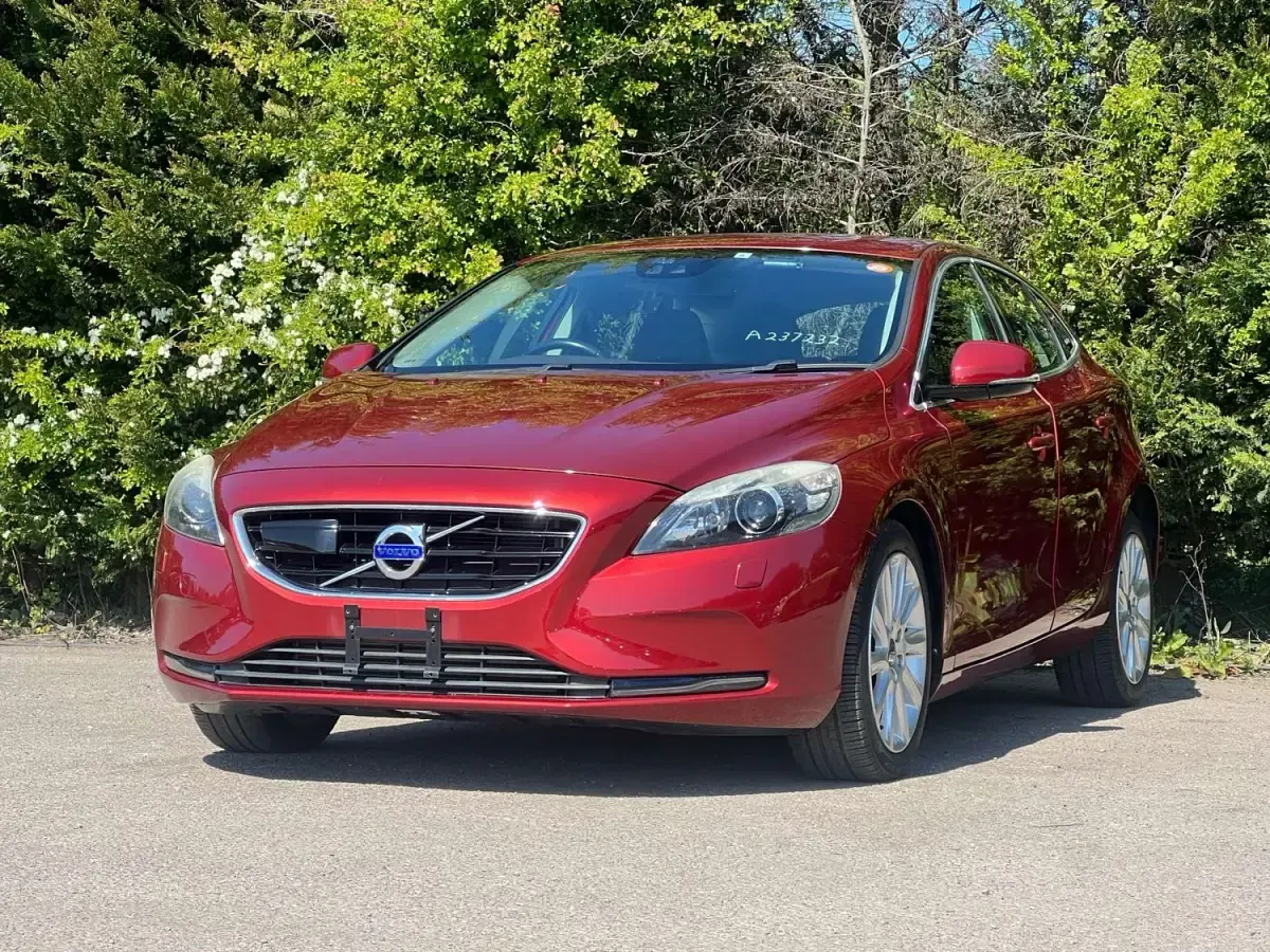 Begagnad Volvo V40 2015 Röd Kombi