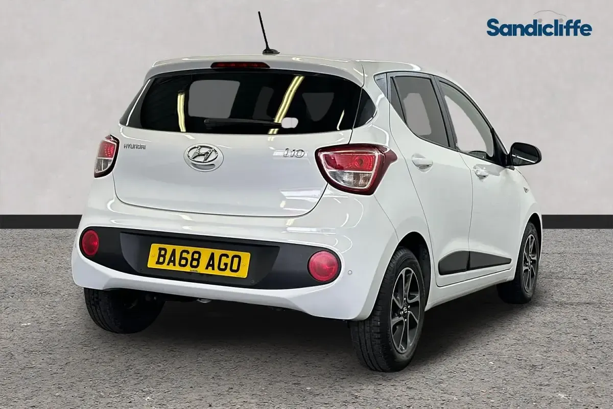 Used Hyundai i10 GO! 67 HP (49 kW) 2018 White Hatchback