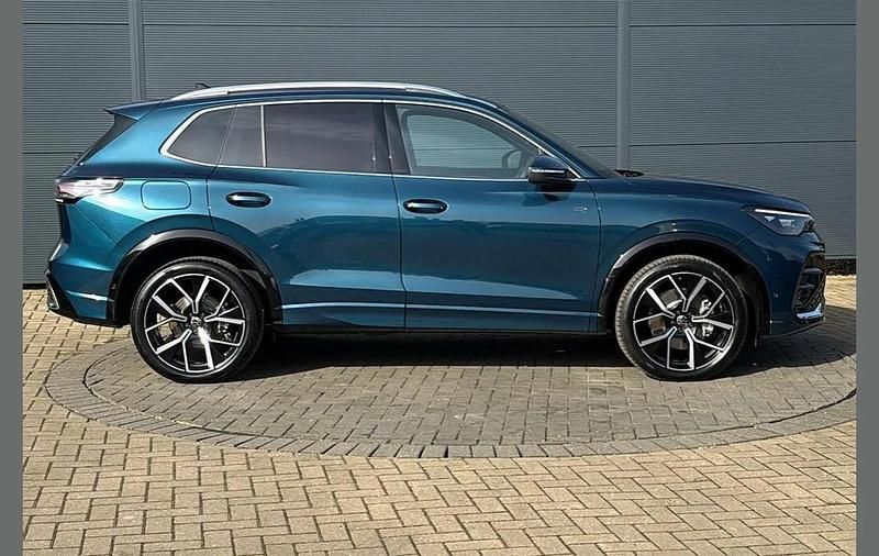 Used VW Tiguan R-line 272 HP (200 kW) 2025 Blue SUV