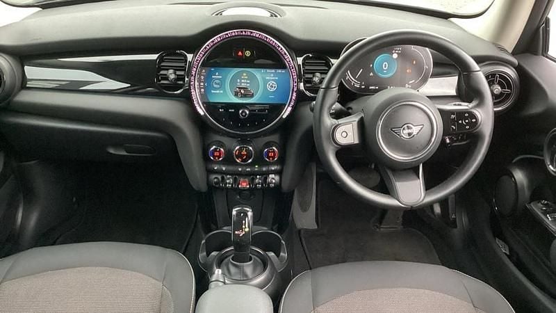 Begagnad Mini Cooper Classic 134 HK (98 kW) 2023 Silver Halvkombi