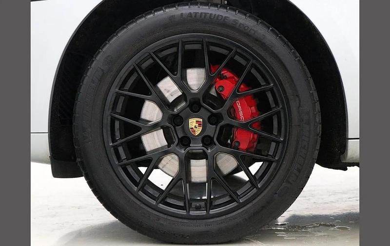 Used Porsche Macan GTS 374 HP (275 kW) 2021 Silver SUV