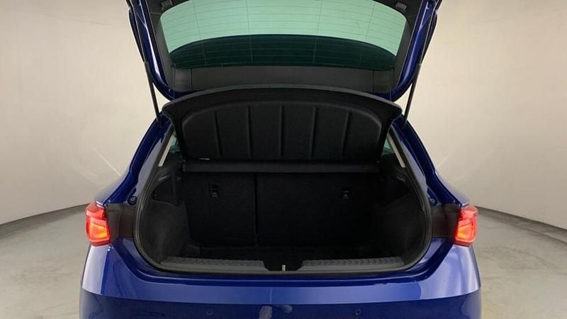 Used Seat Leon SE Dynamic 128 HP (94 kW) 2020 Blue Hatchback