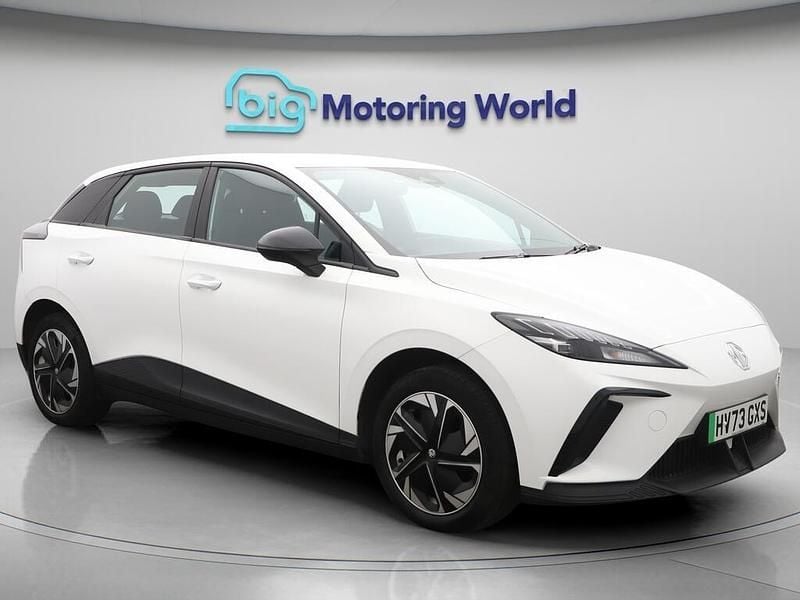White Used 2023 MG MG4 EV SE Hatchback | £13,600 (Fair price) - Image 1/4