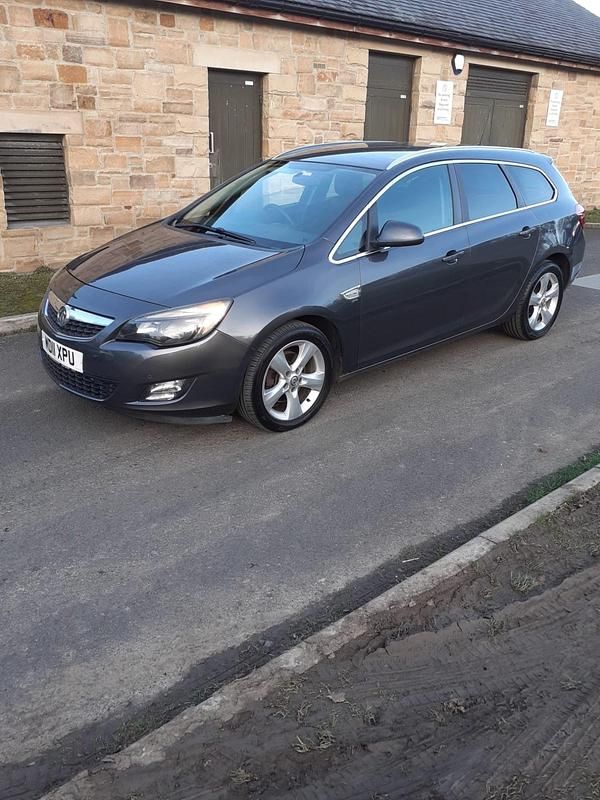 Used Vauxhall Astra SRi 160 HP (117 kW) 2011 Grey Estate