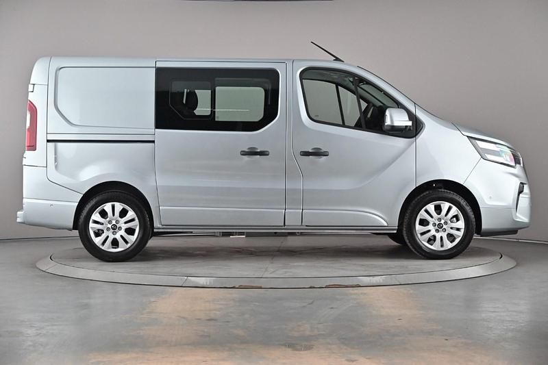 New Nissan Primastar Tekna 150 HP (110 kW) 2025 Grey MPV