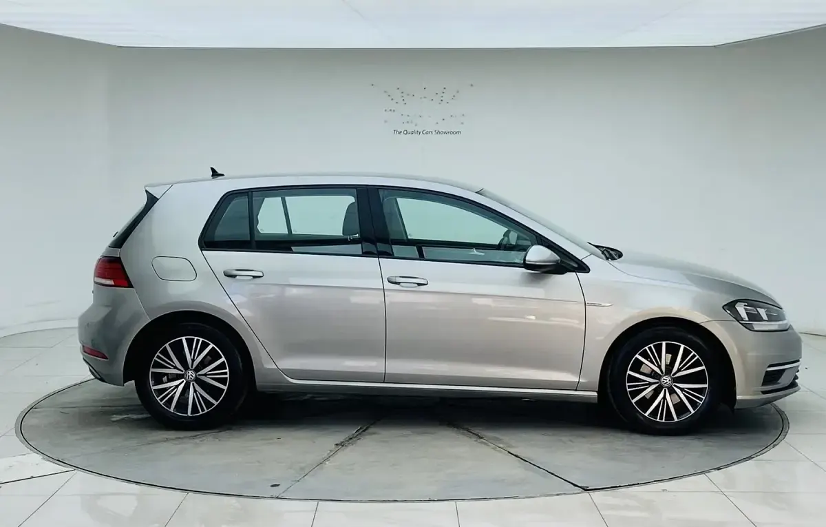 Used VW Golf VII SE 130 HP (95 kW) 2018 Silver Hatchback