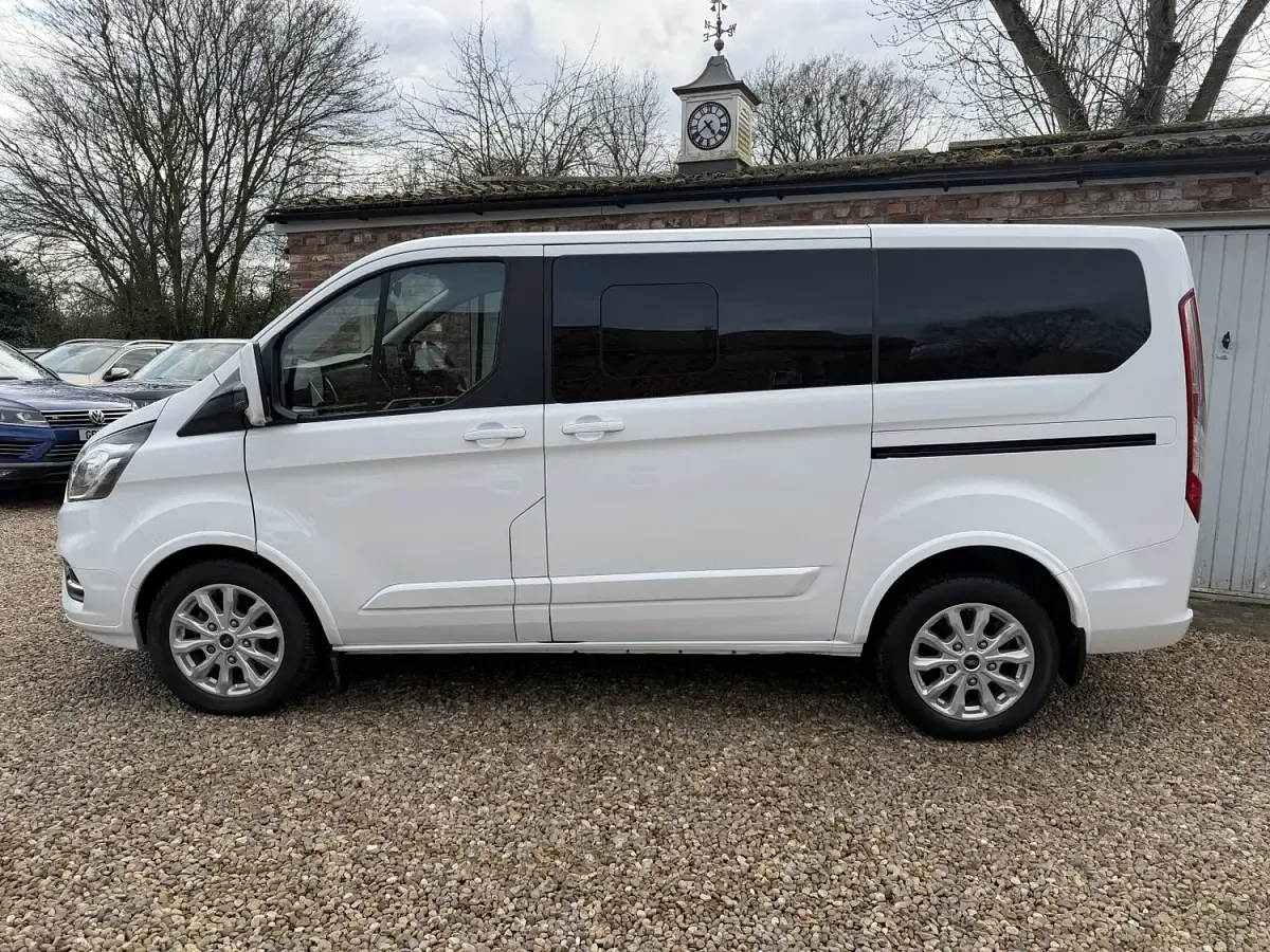 Used Ford Tourneo Custom Titanium 2022 White Van