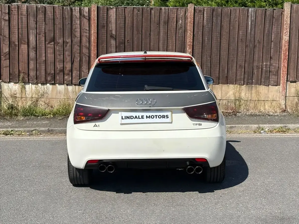Used Audi A1 Competition 122 HP (89 kW) 2011 White Hatchback