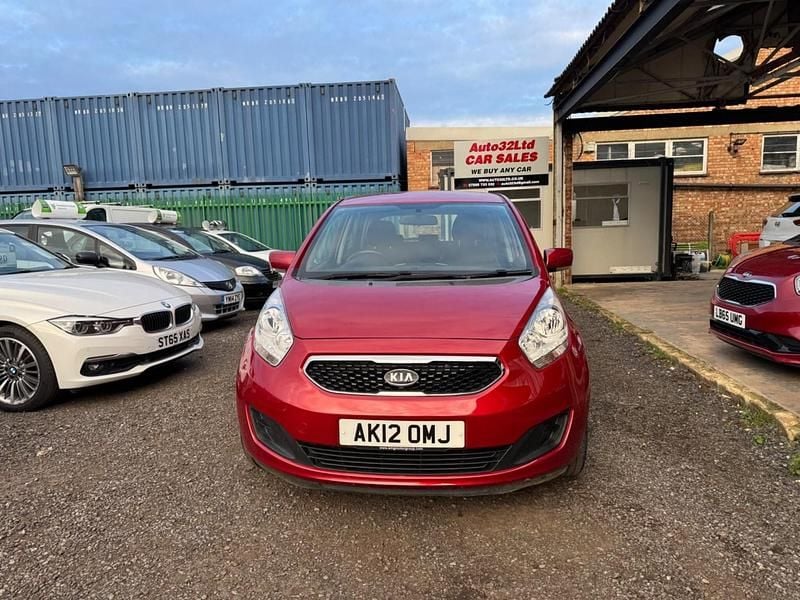 Used Kia Venga 90 HP (66 kW) 2012 Red Hatchback