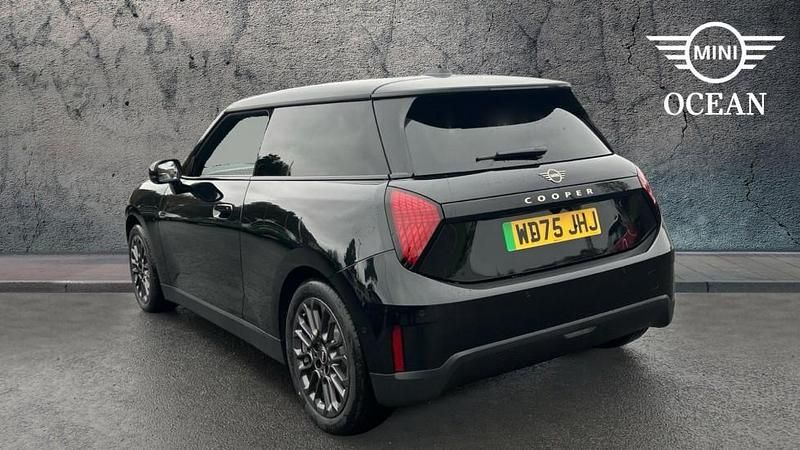 Usado Mini Cooper Hatch 133 kW (181 CV) 2025 Negro Utilitario
