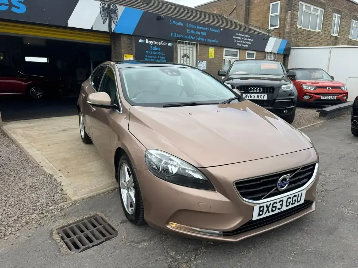 Used Volvo V40 SE 115 HP (84 kW) 2014 Bronze Hatchback