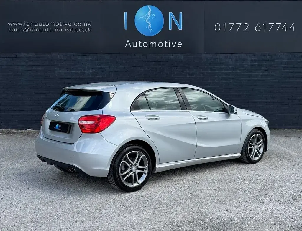 Used Mercedes A180 122 HP (89 kW) 2013 Silver Hatchback