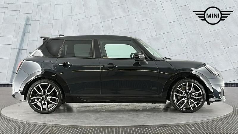 Usado Mini Cooper Hatch 113 kW (154 HP) 2025 Cinzento Citadino