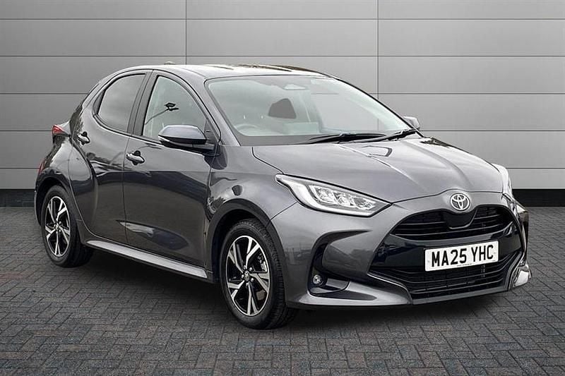 Decuma grey Used 2025 Toyota Yaris Hybrid Design Hatchback | £20,895 (Fair price) - Image 1/3