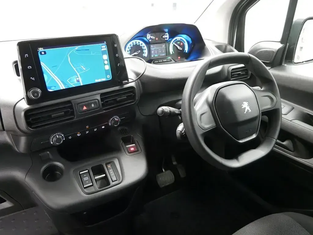 Używany Peugeot E-Partner Premium 100 kW (136 KM) 2023 Szary Minivan