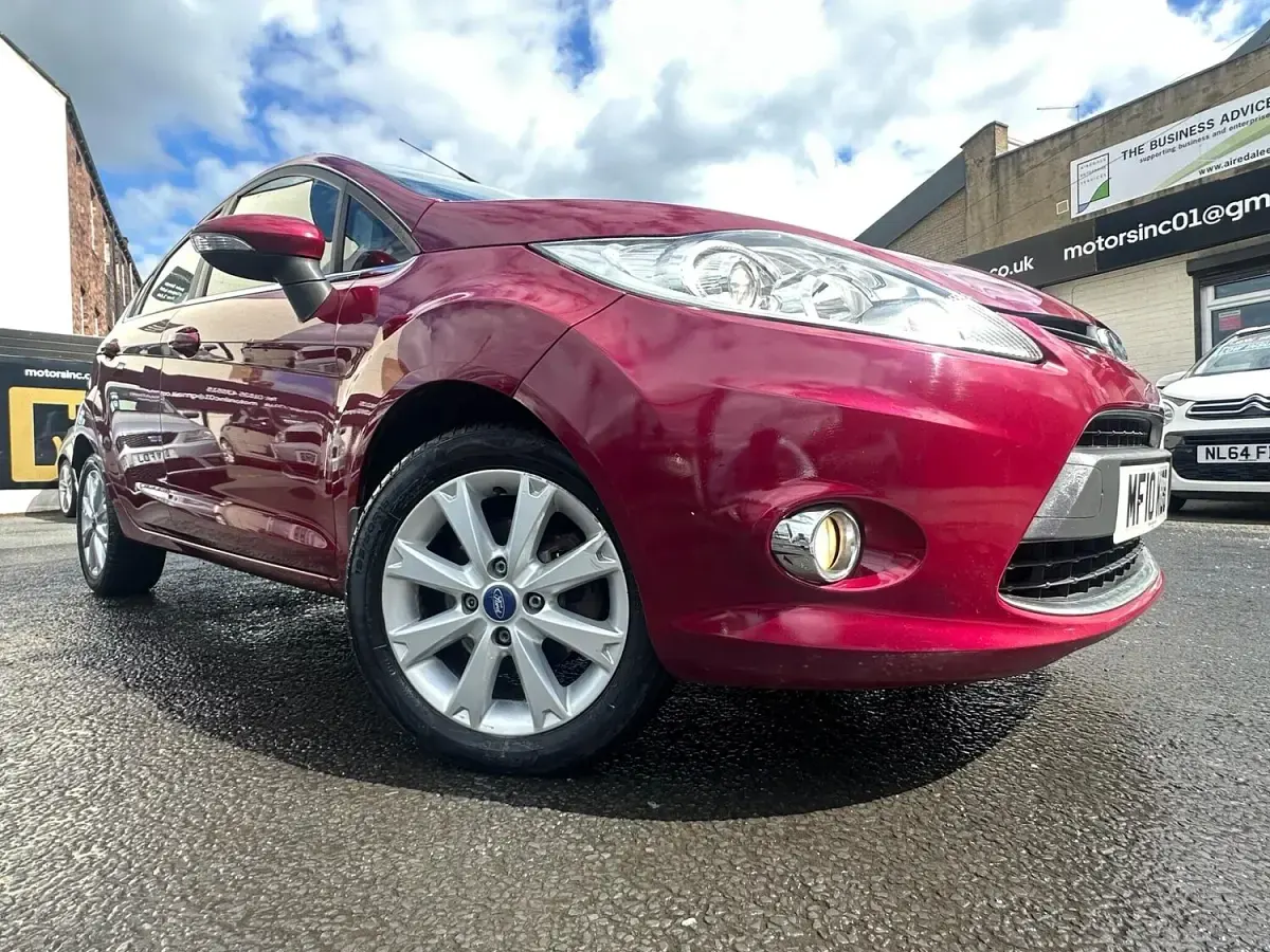 Used Ford Fiesta Zetec 70 HP (51 kW) 2010 Red Hatchback