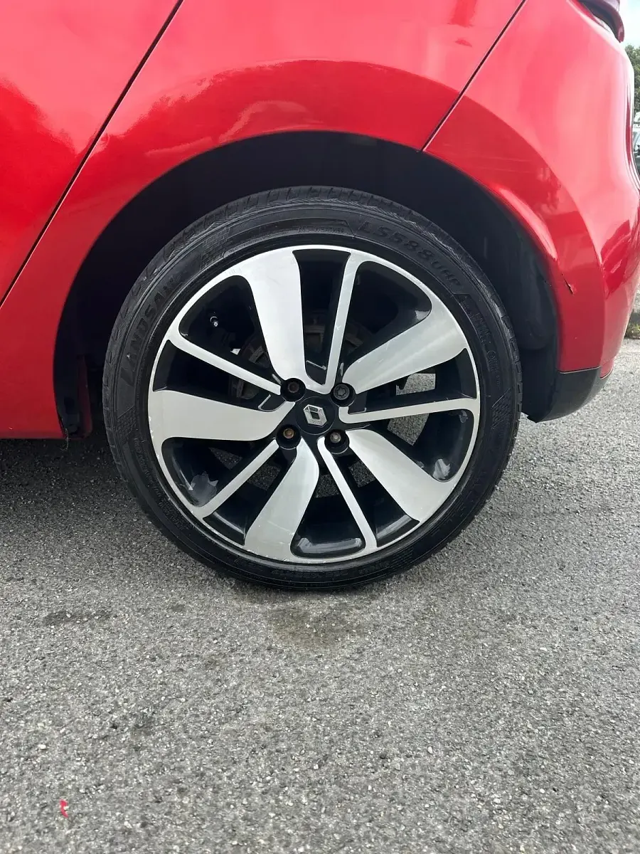 Used Renault Clio Dynamique 90 HP (66 kW) 2015 Red Hatchback