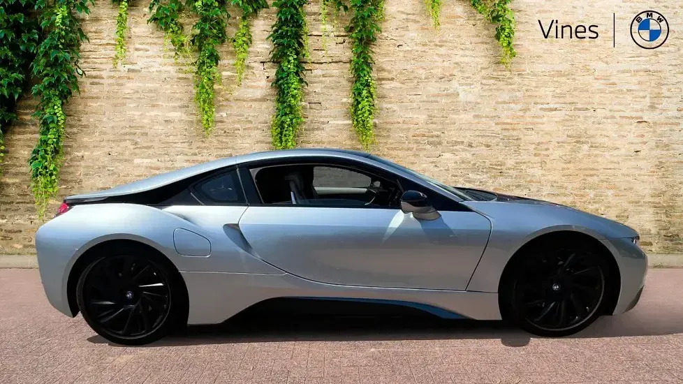 Used BMW i8 Comfort Edition 362 HP (266 kW) 2017 Silver Coupe