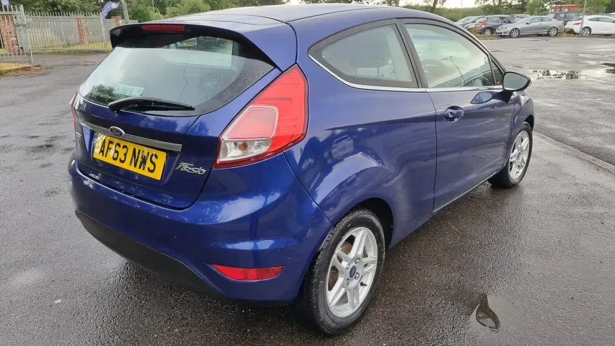Used Ford Fiesta Zetec 125 HP (91 kW) 2013 Blue Hatchback