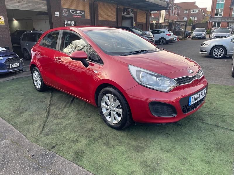 Used Kia Rio 2014 Red Hatchback