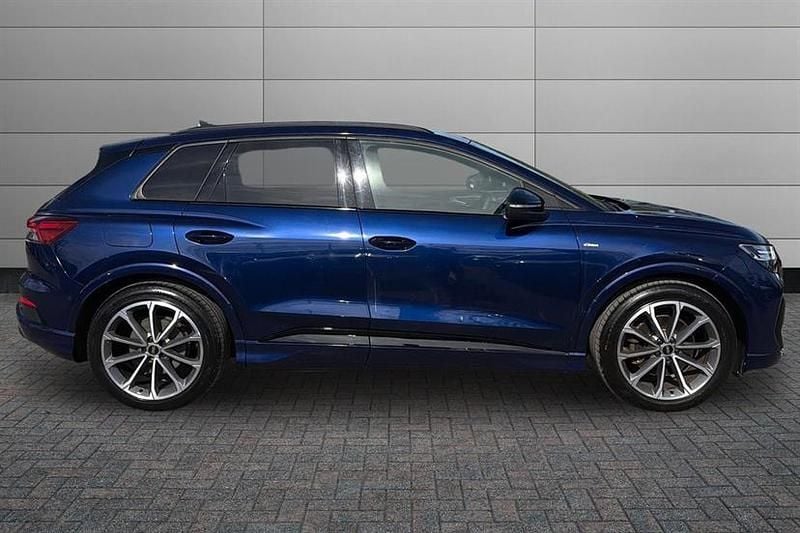 Used Audi Q4 e-tron Comfort 125 kW (170 HP) 2021 Navarra blue SUV