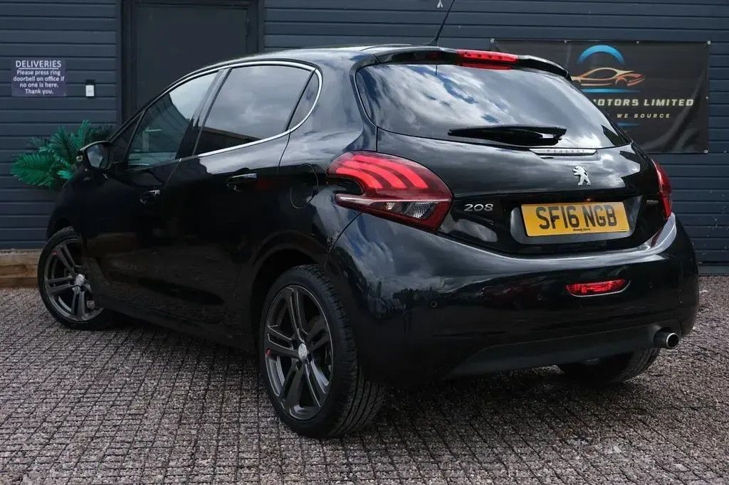 Used Peugeot 208 GT-line 110 HP (80 kW) 2016 Black Hatchback