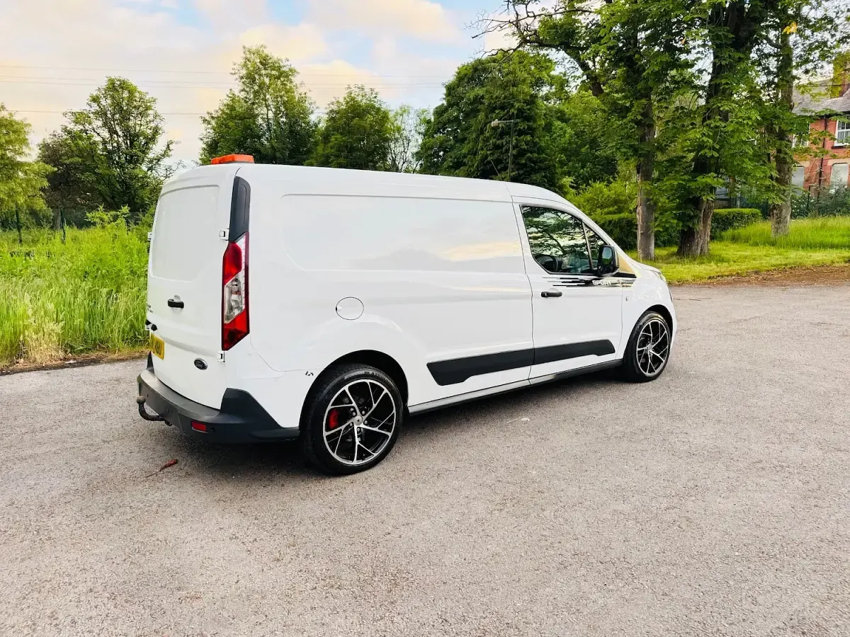 Used Ford Transit Connect 100 HP (73 kW) 2018 White MPV