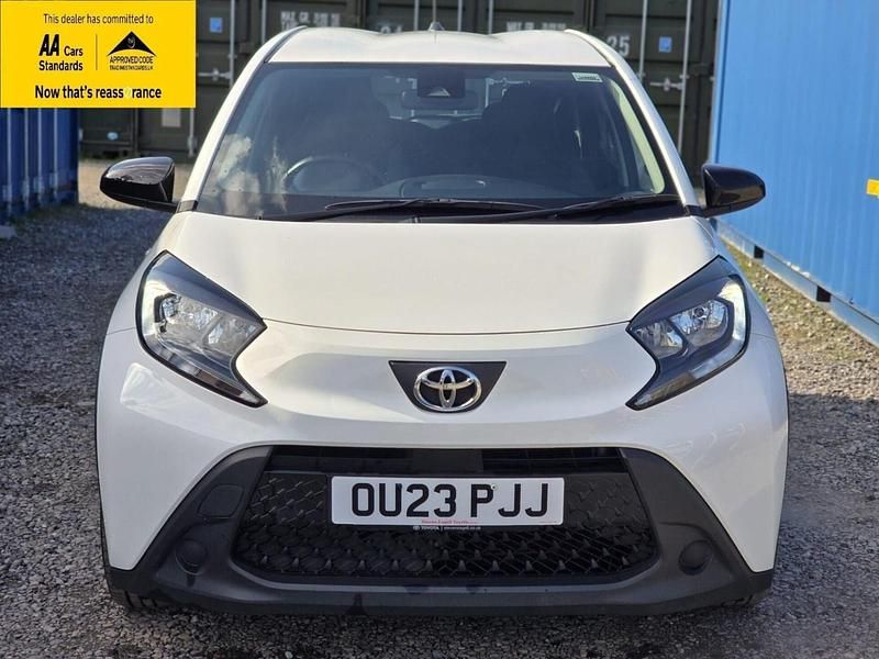 Used Toyota Aygo X PURE 72 HP (52 kW) 2023 White SUV