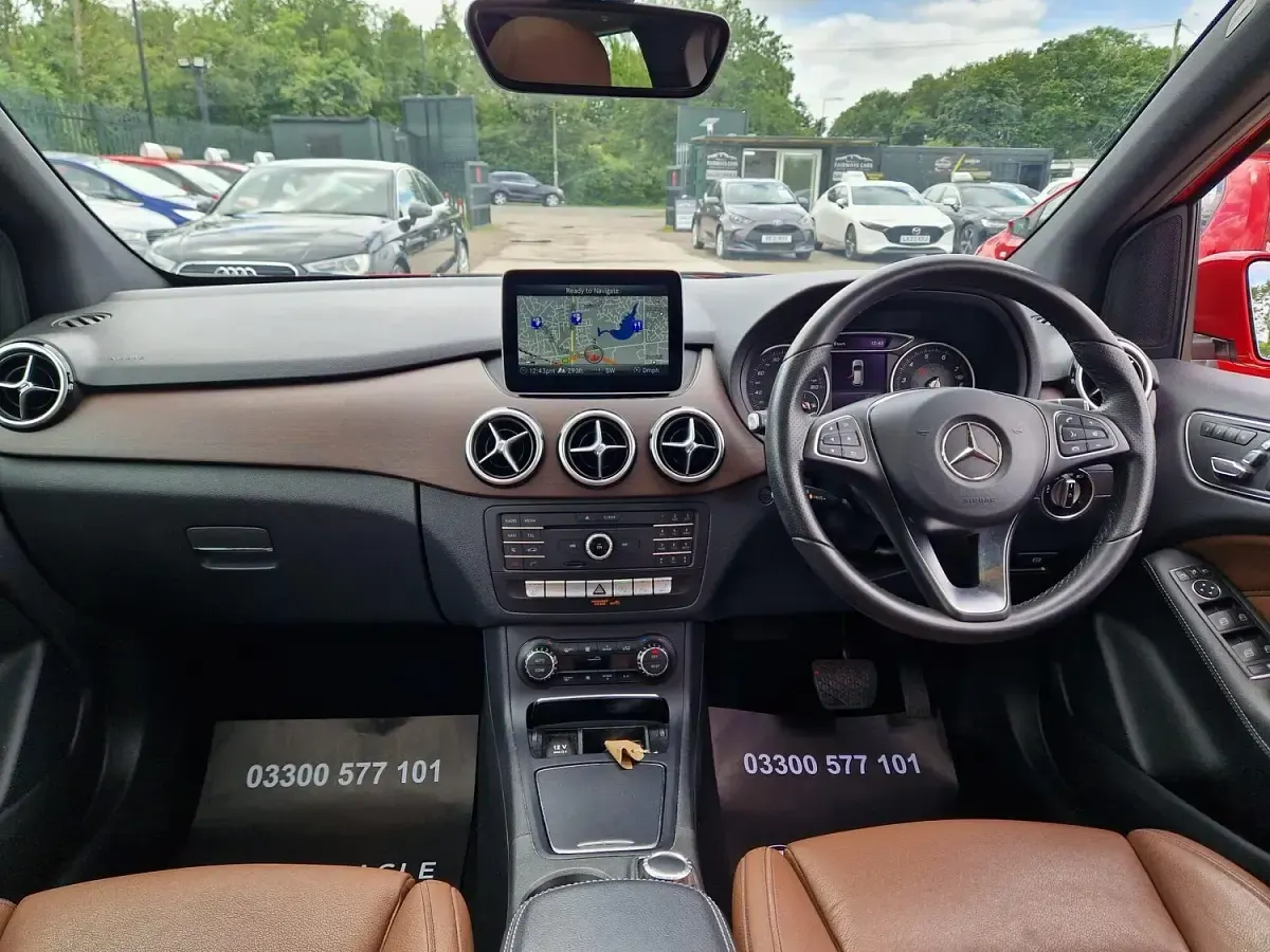 Used Mercedes B180 Exclusive 2018 Red Hatchback