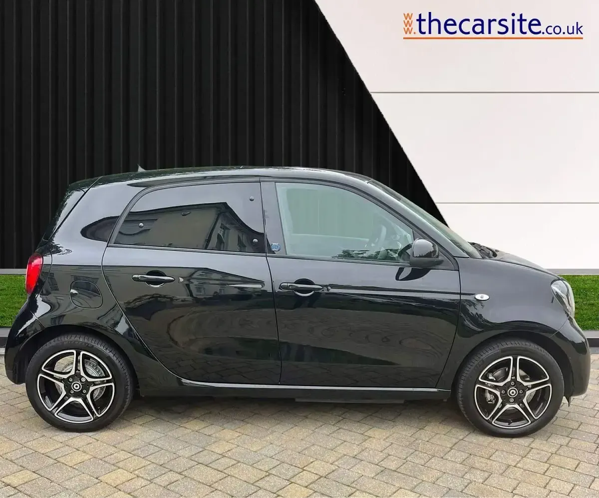 Used Smart ForFour Electric Drive Premium 60 kW (82 HP) 2021 Black Hatchback