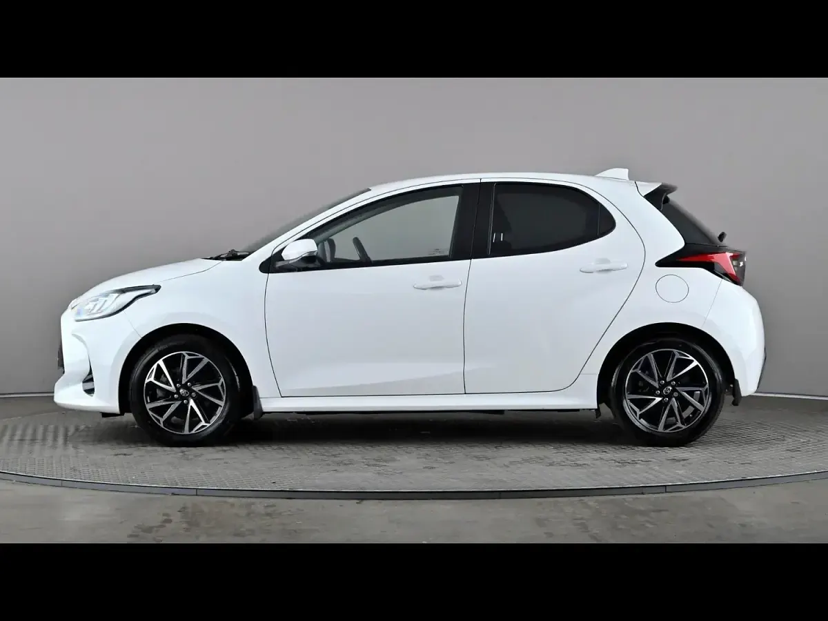 Used Toyota Yaris Hybrid Design 2022 White Hatchback