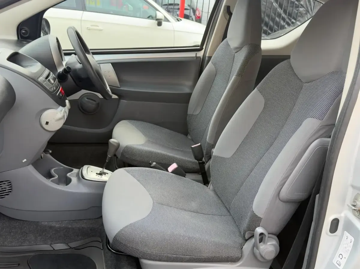Begagnad Peugeot 107 68 HK (50 kW) 2008 Silver Halvkombi