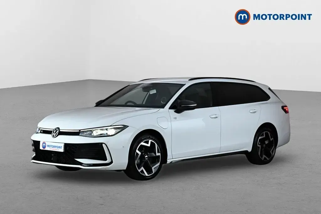 Used VW Passat R-line 272 HP (200 kW) 2025 White Estate