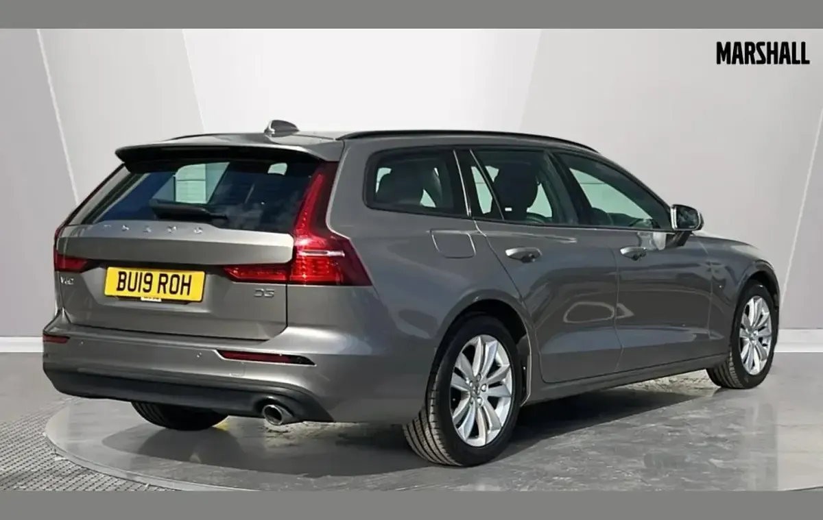 Usado Volvo V60 Momentum 150 CV (110 kW) 2019 Gris Familiar