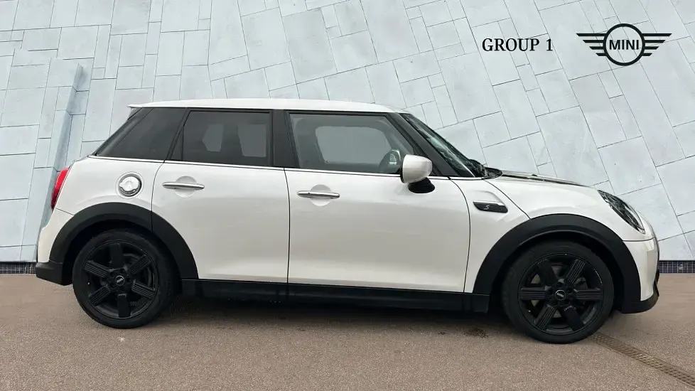 Used Mini Cooper S Classic 176 HP (129 kW) 2024 White Hatchback