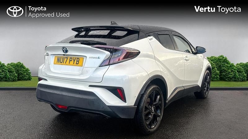Used Toyota C-HR 122 HP (89 kW) 2017 White SUV