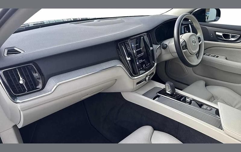 Used Volvo V60 CC 247 HP (181 kW) 2021 Black Estate