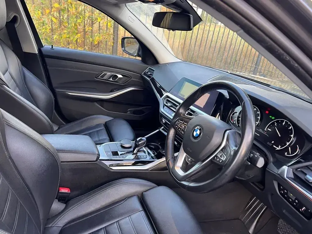 Begagnad BMW 320 Sport Line 190 HK (139 kW) 2019 Grå Sedan