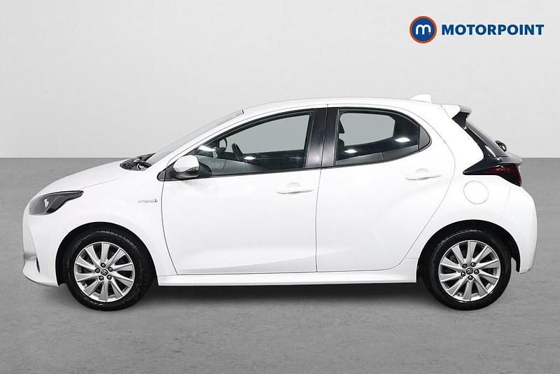 Second-hand Toyota Yaris Hybrid 2021 Alb Hatchback