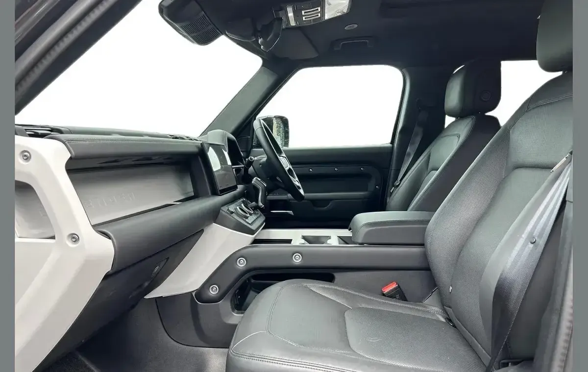 Used Land Rover Defender HSE Dynamic 344 HP (253 kW) 2026 Grey SUV