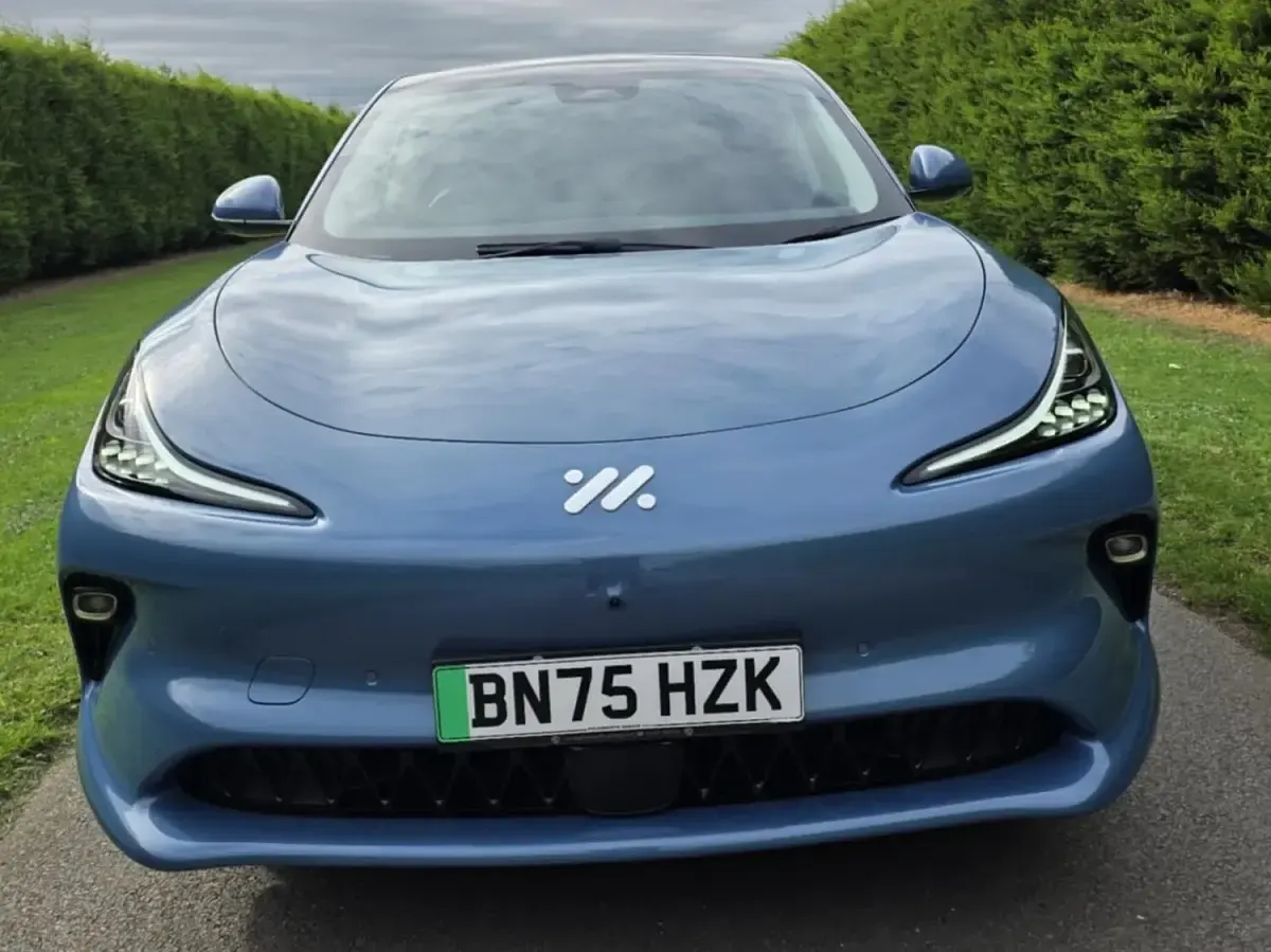 New MG IM6 553 kW (752 HP) 2025 Blue SUV