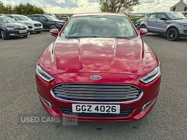 Used Ford Mondeo Zetec 120 HP (88 kW) 2017 Red Hatchback